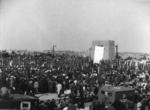  Warschau, 1948, Einweihung des Denkmals in der noch zerstörten Stadt, Yad Vashem