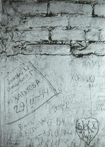 Saarbrücken, 1995, Inschriften an der Zellenwand der ehemaligen Gestapozelle, Historisches Museum Saar, Angelika Klein