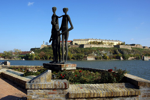 Neusatz, 2010, Denkmal für die Opfer des Massakers vom Januar 1942, Gyula Sápi