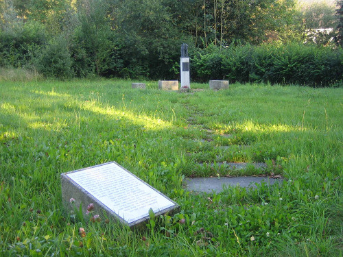 St. Pantaleon, 2008, Blick auf die Erinnerungsstätte, gemeinfrei