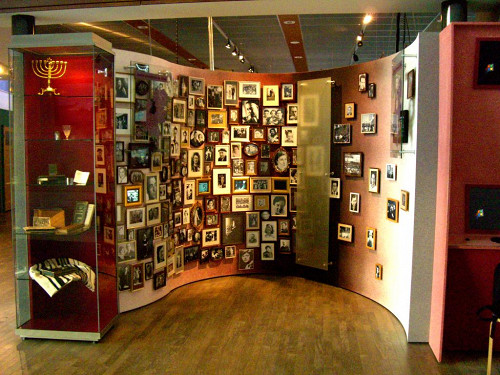 Westerbork, 2006, Blick in die Ausstellung im Besucherzentrum, Ronnie Golz