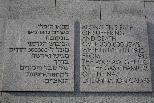 Warschau, 2010, Widmungstafel an der Mauer des Denkmals, Stiftung Denkmal, Philipp Jähnig