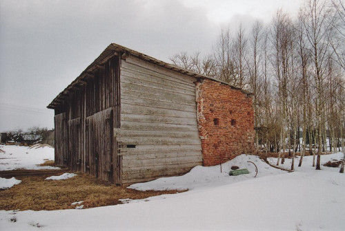 Wysztyten, 2009, Als Schuppen benutzte Ruine der Synagoge, Stiftung Denkmal