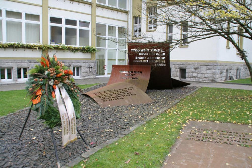 Nassau-Scheuern, 2008, Mahnmal »Damit wir nicht vergessen«, Heime Scheuern