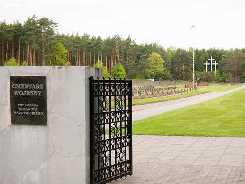 Palmiry, 2014, Eingang zum Ehrenfriedhof, Paweł Daniluk