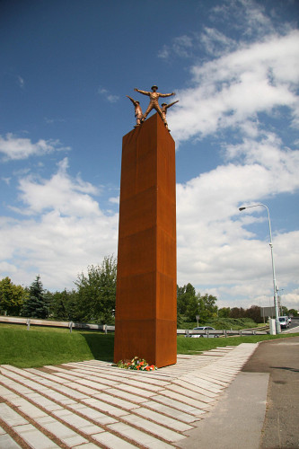 Prag, 2009, Das Denkmal »Unternehmen Anthropoid«, Úřad městské části Praha 8