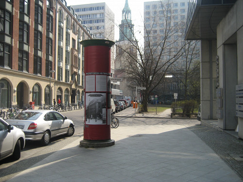 Berlin, 2011, Die Rosenstraße heute, im Hintergrund die Marienkirche, Stiftung Denkmal