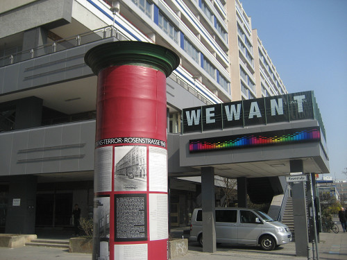 Berlin, 2011, Litfaßsäule am Anfang der Rosenstraße, Stiftung Denkmal