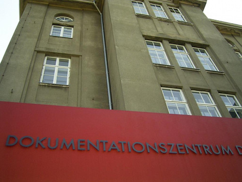 Schwerin, 2003, Eingang der Gedenkstätte, Dokumentationszentrum