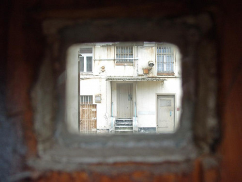 Schwerin, 2004, Blick durchs Fenster, Dokumentationszentrum