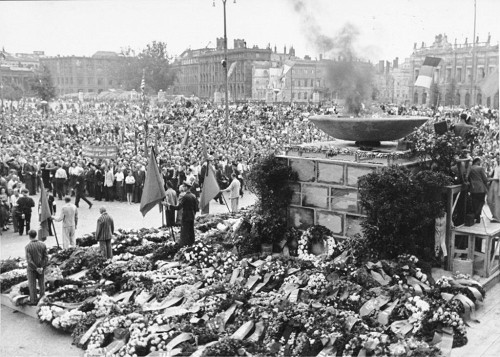Berlin, 1947, OdF-Gedenktag im Berliner Lustgarten, Bundesarchiv, Bild 183-2004-0331-501, k.A.