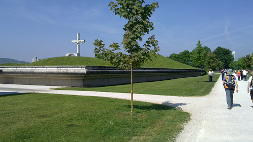 Ljubljana, 2011, Denkmal am Pfad der Erinnerung und Kameradschaft, Marko Samastur