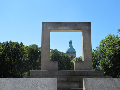 Hannover, 2012, Das Mahnmal stellt symbolisch eine Klammer dar, Projekt Erinnerungskultur Hannover