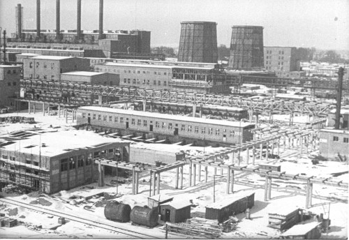 Auschwitz, o.D., Blick auf die Fabrik Monowitz-Buna, Państwowe Muzeum Auschwitz-Birkenau