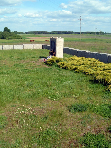 Jedwabne, 2008, Gesamtansicht der Denkmalanlage, PeterCub: www.flickr.com/photos/petercub 