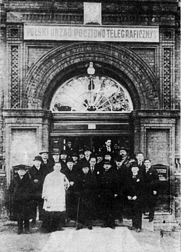 Danzig, 1925, Das polnische Postamt Nr. 3 bei seiner Eröffnung, Foto aus dem Buch: Adam Bartoszewski, Wiesław Gomulski: Żolnierze w pocztowych mundurach, Danzig 1969