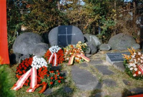 Lackenbach, 1999, Mahnmal für Roma und Sinti, Kulturverein Österreichischer Roma
