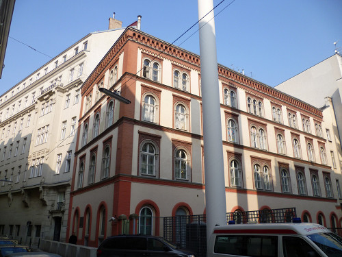 Wien, 2011, Der heute noch stehende Nordflügel, http://www.flickr.com/photos/russianchild007/