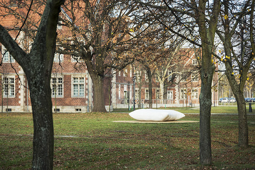 Berlin-Buch, 2013, Denkzeichen und Klinikgebäude, Galerie Pankow, Gerhard Zwickert