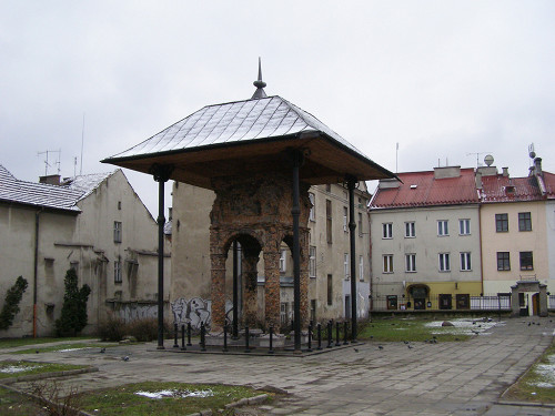 Tarnów, 2009, Die Bima – das einzig erhaltenes Fragment der Alten Synagoge, magro_kr