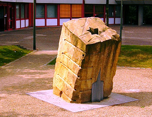 Mahnmal_Seite_ZugeschnittenManip