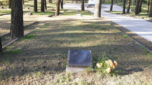 Minsk, 2016, Eines der Massengräber, Stiftung Denkmal