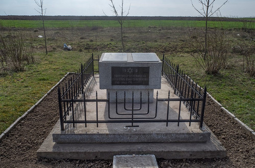 Rohatyn, 2014, Denkmal südlich der Stadt, Jason Francisco