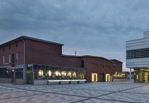 Düsseldorf, 2016, Die Großviehhalle des Städtischen Schlachthofs beheimatet heute die Hochschulbibliothek und den Erinnerungsort, Hochschule Düsseldorf, Eric Fritsch