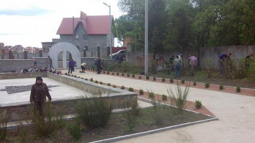 Chmelnyzkyj, 2014, Bau der Gedenkanlage, Chesed Bescht
