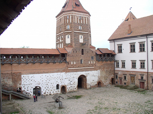 Mir, 2012, Innenhof des Schlosses Mir, Alex Zelenko