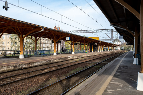 Breslau, 2018, Bahnsteig am Bahnhof, Generalkonsulat Breslau