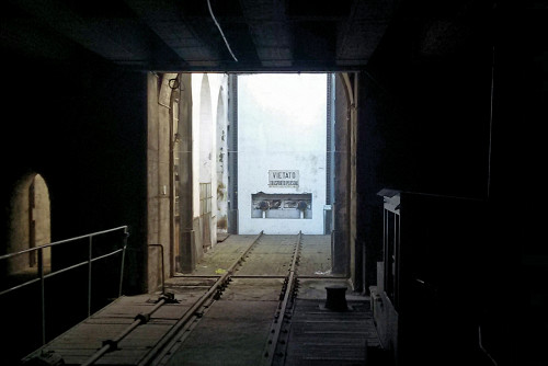 Mailand, 2017, Ausgang des Gleis 21, Éva Kovács