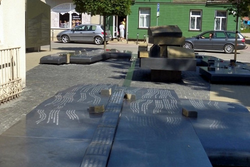 Jurburg, 2019, Detailansicht des Denkmals, Joel Alpert