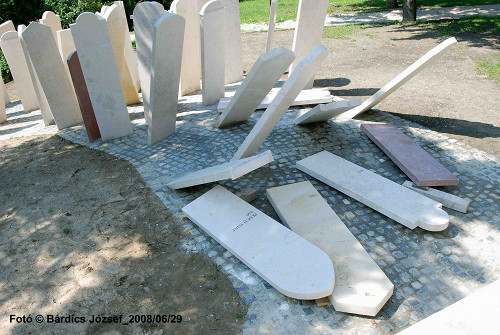 Balf, 2008, Ansicht des Denkmals, József Bárdics