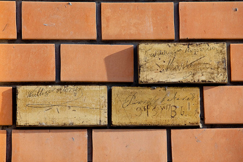 Mátészalka, 2013, Graffitis von ehemaligen Gefangenen des Ghettos, Krisztián Bócsi