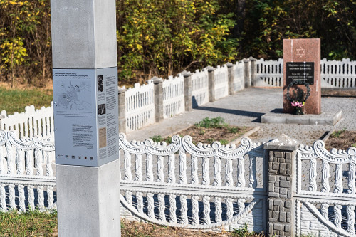 Hromada bei Ljubar, 2019, Ansicht des Denkmalensembles bei der Sandgrube, Stiftung Denkmal, Anna Voitenko