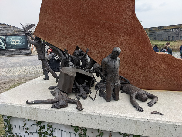 Breendonk, 2022, Detailansicht des Denkmals »Ode an den Widerstand«, Stiftung Denkmal