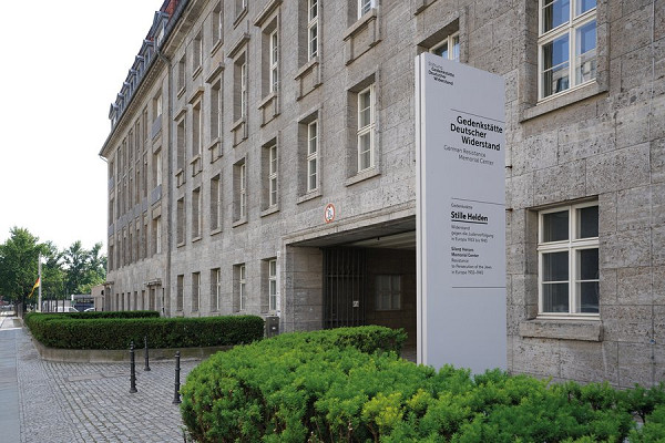 Berlin, 2020, Eingang zum »Bendlerblock«, Gedenkstätte Deutscher Widerstand