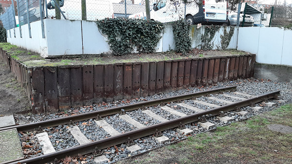 Berlin, 2023, Vom Verfall bedrohte Reste der Deportationsrampe, Stiftung Denkmal