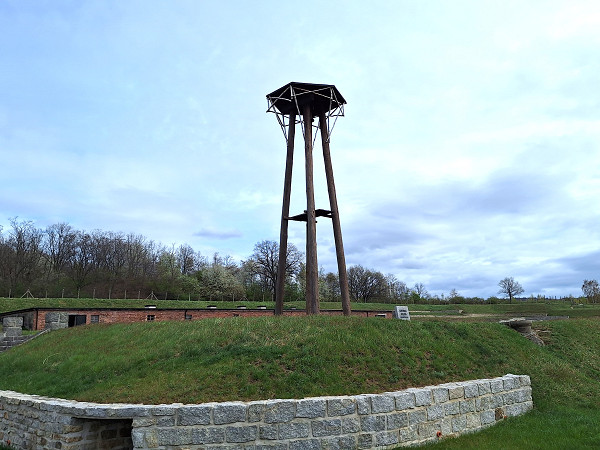 Groß-Rosen, 2024, Glockenturm auf dem Appellplatz, Stiftung Denkmal