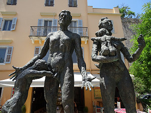 Monument_to_Murdered_Jews_of_Corfu_-_Plateia_Solomou_-_Evraiki_District_-_Old_Town_-_Corfu_-_Greece_-_02_