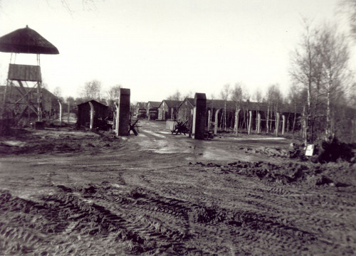 Vught, o.D., Eingang des Lagers, Nationaal Monument Kamp Vught, R. D. Fleming
