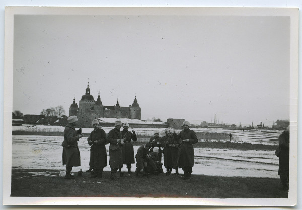 Kalmar, 1941, Eine Militärübung mit dem Schloss Kalmar im Hintergrund, Kalmar läns museum KLMF.Beredskap00034