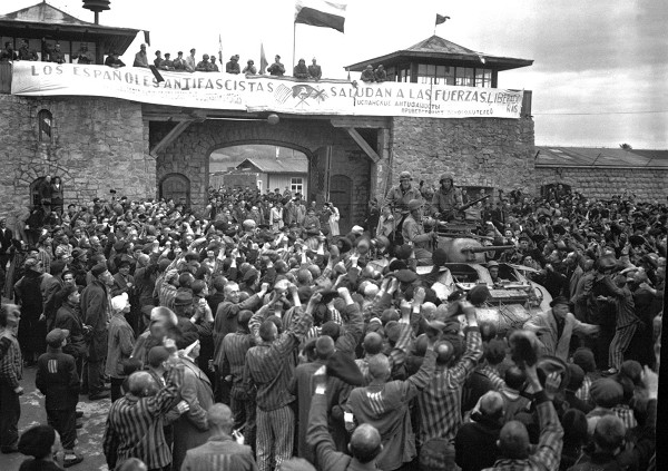Mauthausen, 1945, Spanische Banner bei der Befreiung des KZ Mauthausen, Wikimedia Commons / Cpl Donald R. Ornitz, US Army