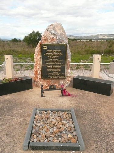 Rivesaltes, 2009, Gedenkstele für die deportierten Juden, MMCR/CGPO