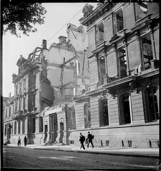 Lyon, 1944, Schule für Militärärzte nach einem Luftangriff am 26.05.1944, Centre d'Histoire de la Résistance et de la Déportation / Émile Rougé