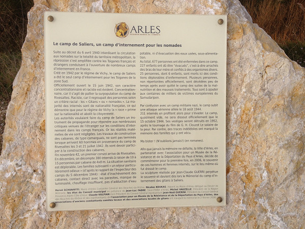 Saliers, 2024, Infotafel auf dem Gedenkstein für das Lager Saliers, Thomas Klinkenberg