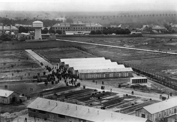Pithiviers, 1941, Blick auf das Durchgangslager Pithiviers, Bundesarchiv, Bild 183-S69236, CC BY-SA 3.0