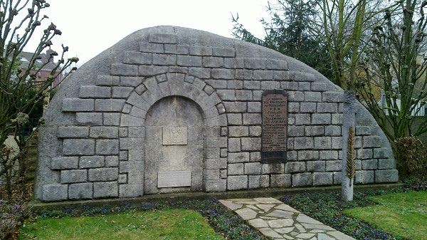 Villeneuve-d'Ascq, 2013, Denkmal für die Widerstandskämpfer der »Gruppe von Ascq«, Jiel Beaumadier, CC BY-SA 3.0