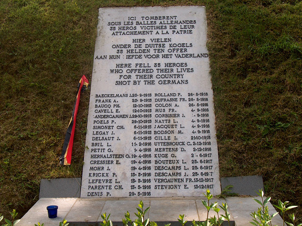 Brüssel, 2009, Gedenktafel für die 35 erschossenen Widerstandskämpfer im Ersten Weltkrieg, Wikimedia Commons / Varech, gemeinfrei